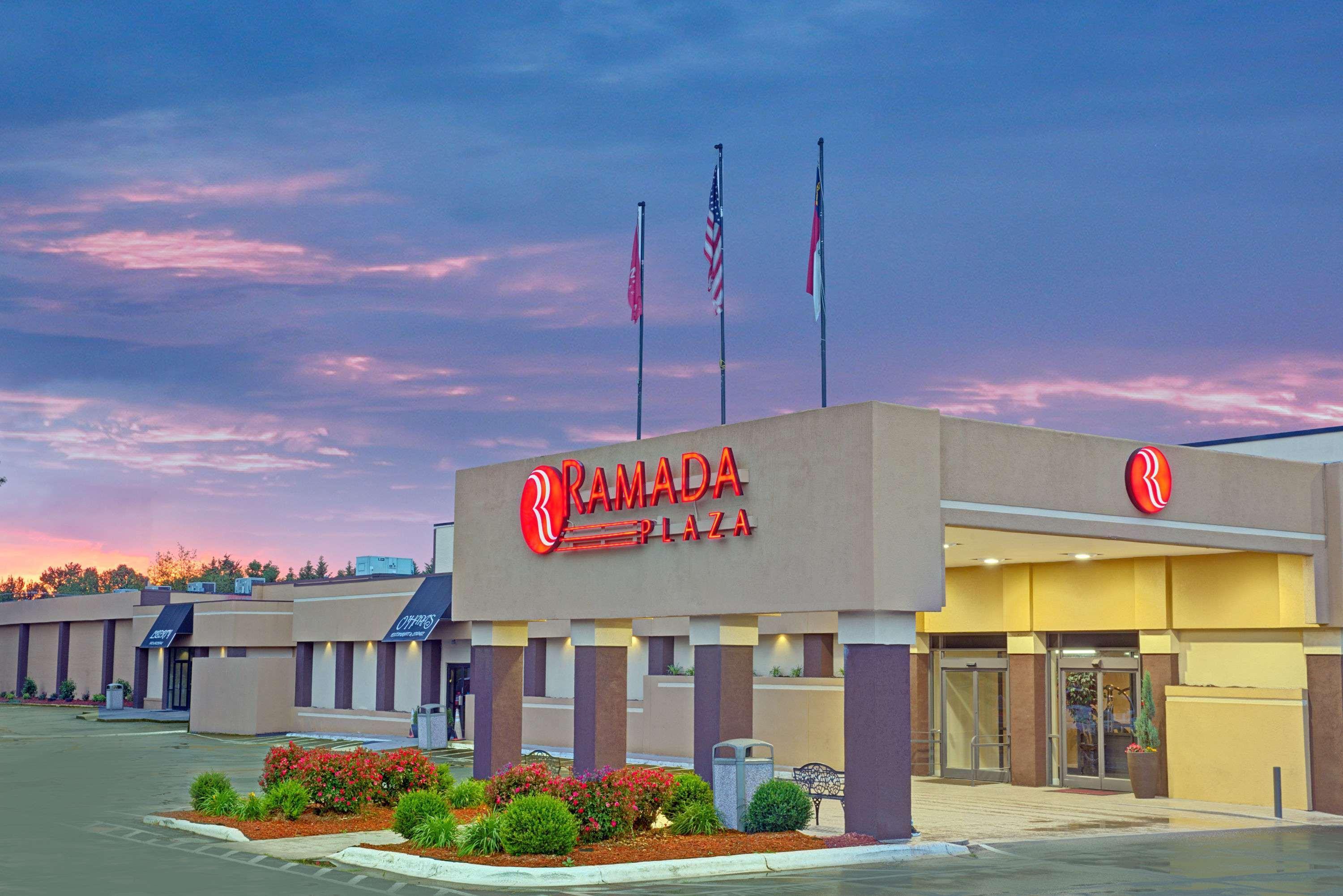 Hotel Ramada Plaza By Wyndham Charlotte South End Airport Exterior foto