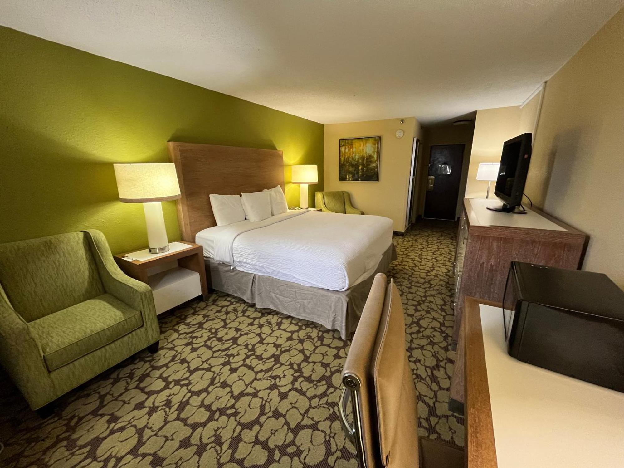 Hotel Ramada Plaza By Wyndham Charlotte South End Airport Exterior foto