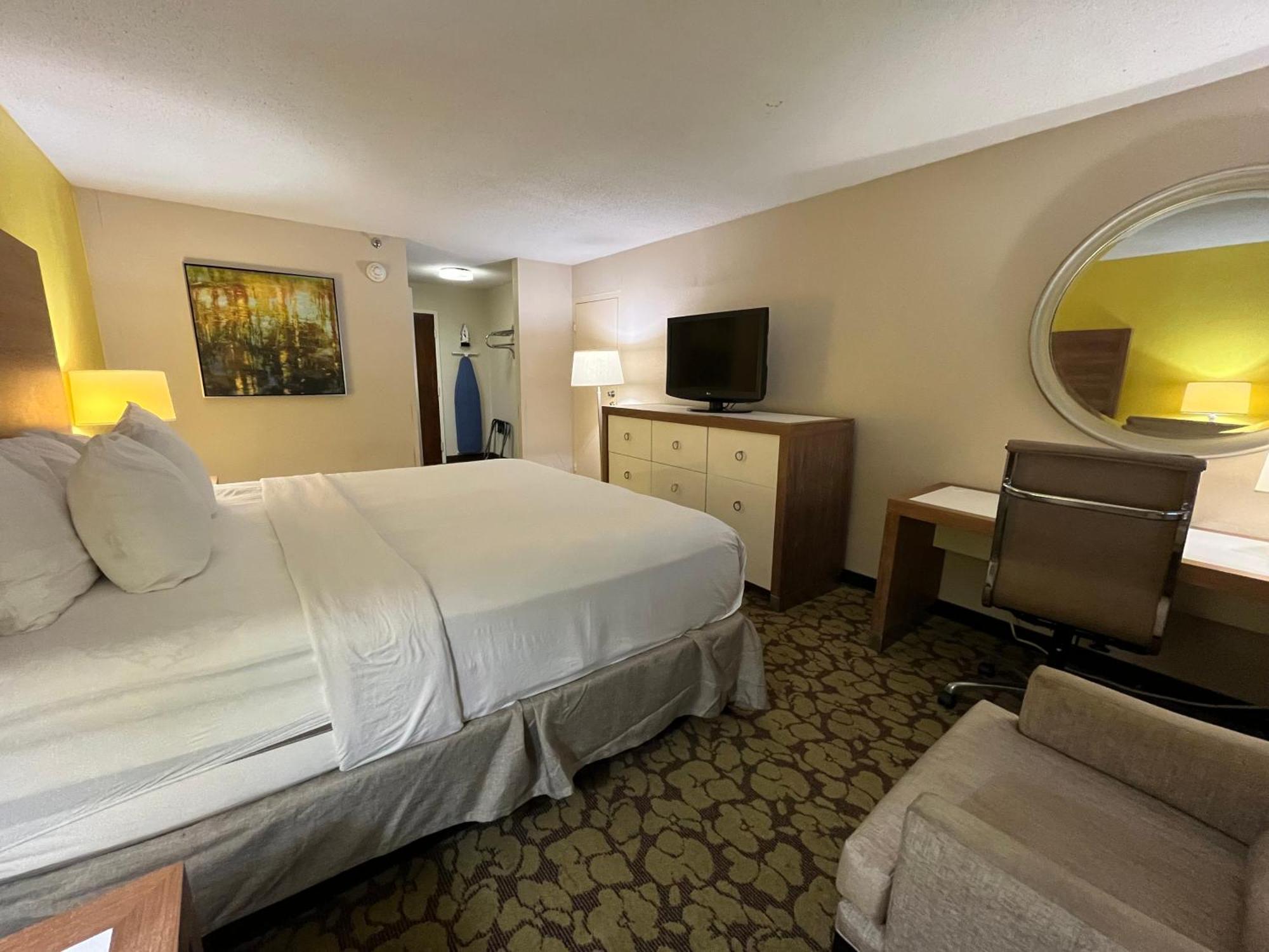 Hotel Ramada Plaza By Wyndham Charlotte South End Airport Exterior foto