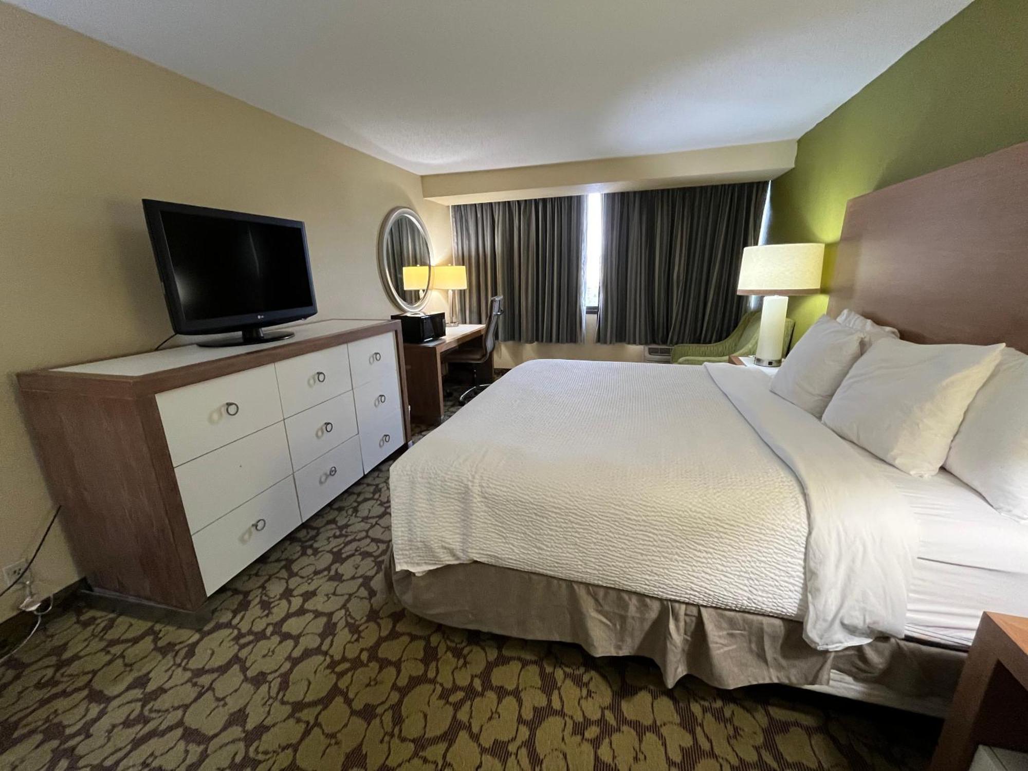 Hotel Ramada Plaza By Wyndham Charlotte South End Airport Exterior foto