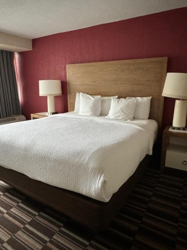 Hotel Ramada Plaza By Wyndham Charlotte South End Airport Exterior foto