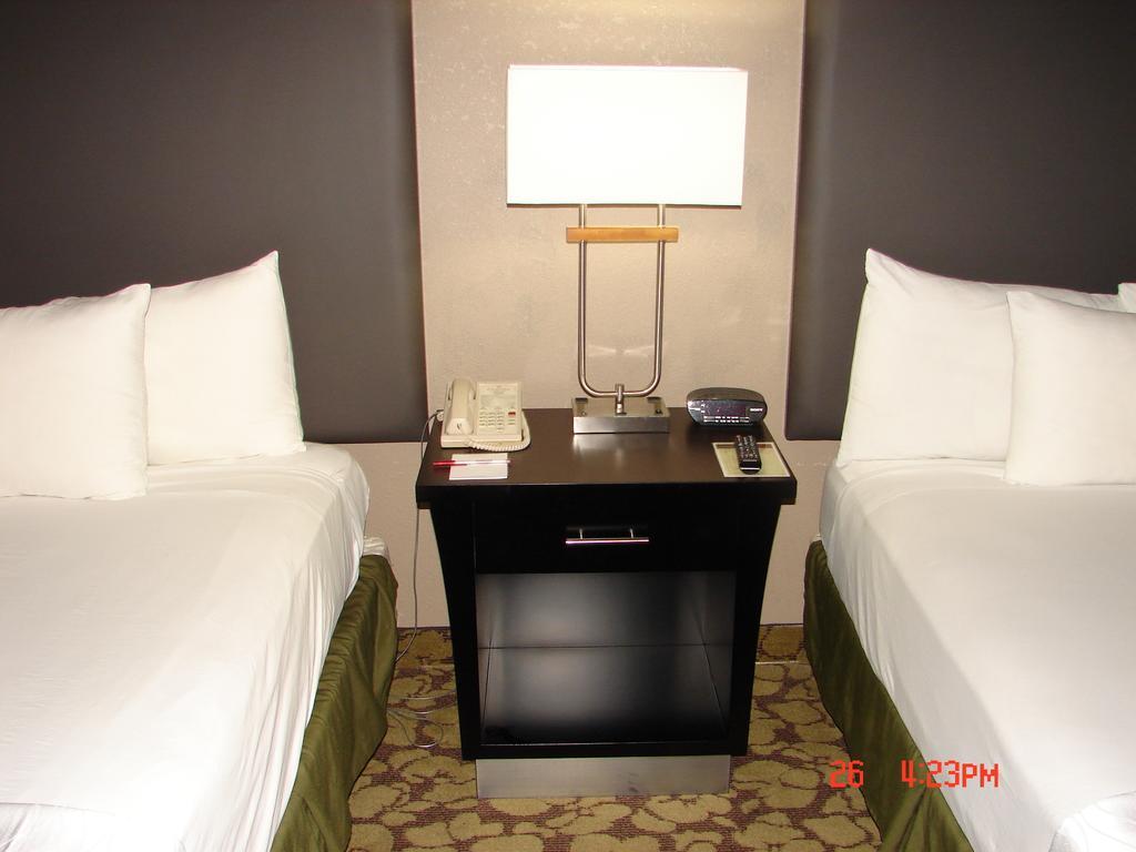 Hotel Ramada Plaza By Wyndham Charlotte South End Airport Exterior foto